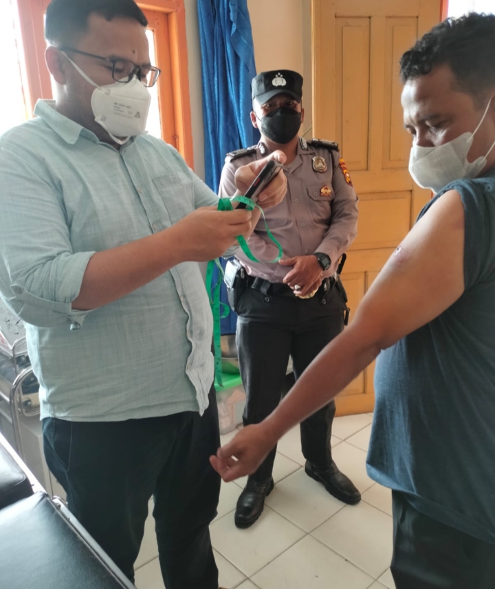 Adu Jotos, Pangkal Lengan Sebelah Kiri Warga Kepenuhan Terkena Gigitan, Kini Masalah Di Kantor Polsek Kepenuhan