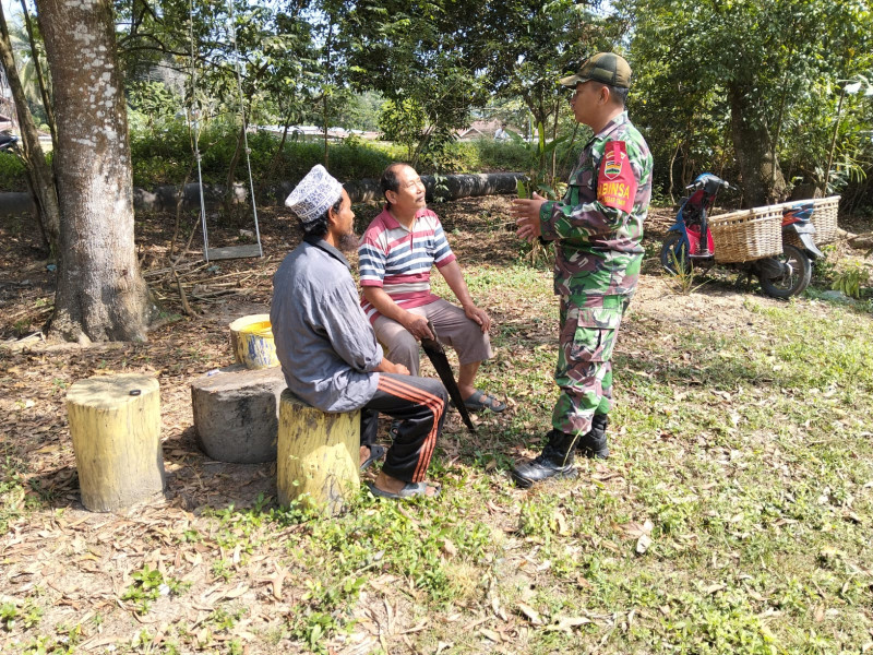 Babinsa Kelurahan Bagan Besar Timur Imbau Warga Hindari Karhutla