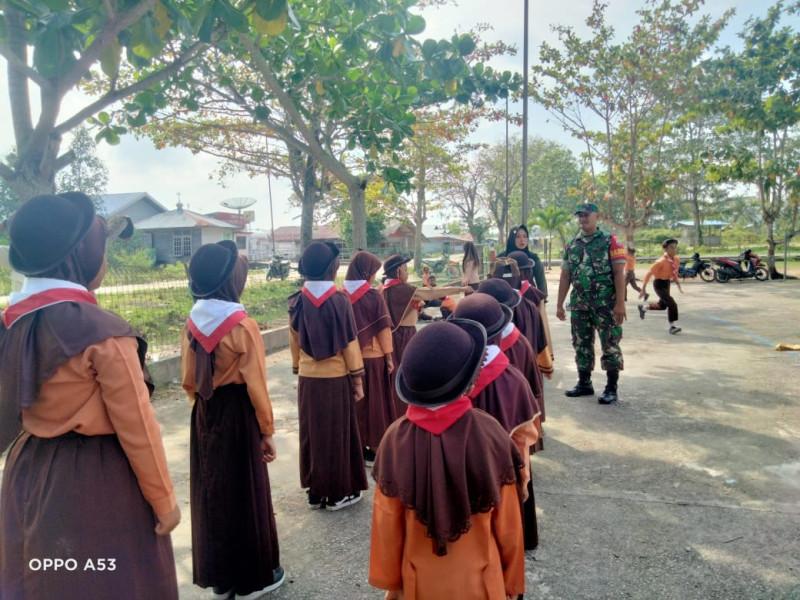 Di Sekolah Dasar Negeri 15 Serda Ansari Laksanakan Komsos dan Pemberian Materi PBB