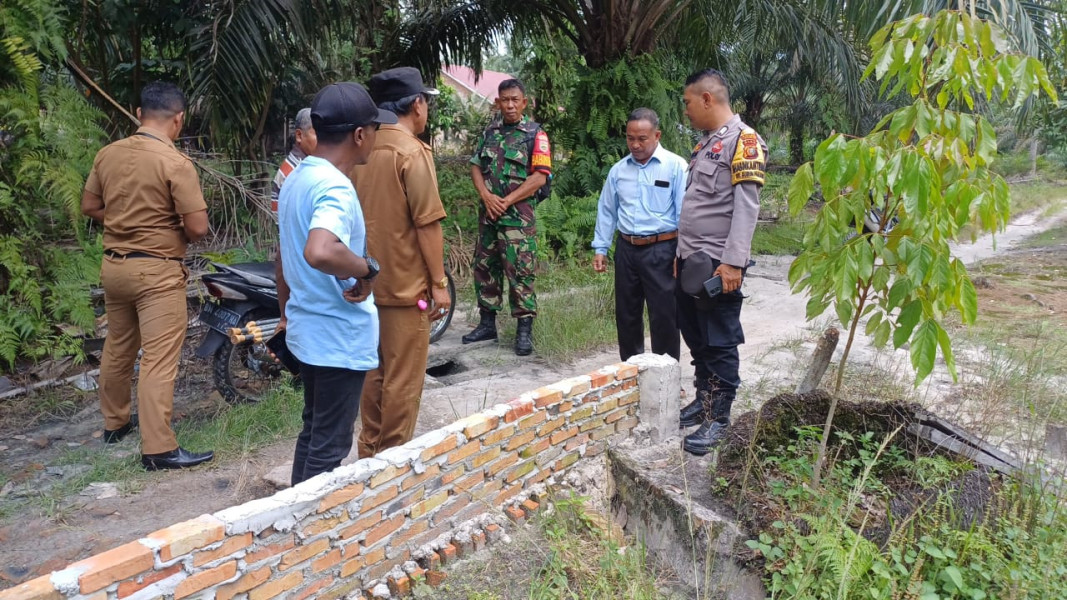Babinsa Koramil 02/Bukit Kapur Fasilitasi Mediasi Sengketa Tanah Antara Warga