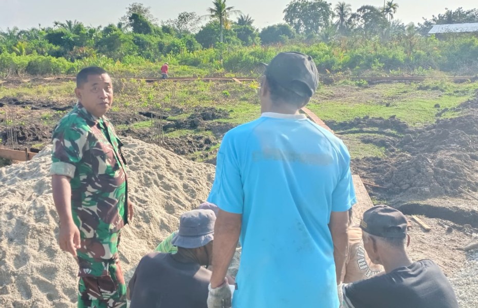 Komsos Babinsa di Kampung Pancasila Pererat Kebersamaan Masyarakat Teluk Belitung
