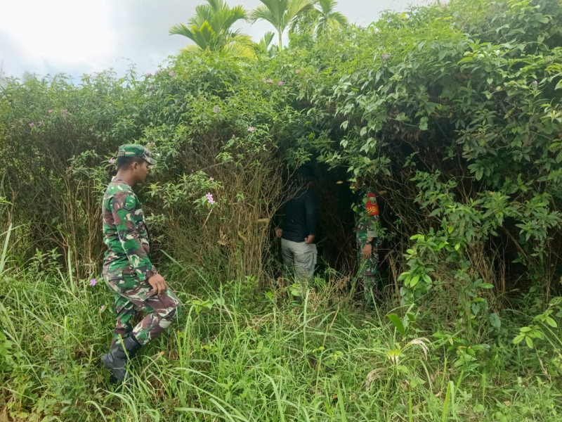 Babinsa Koramil 06/Merbau Ingatkan Bahaya Membakar Sampah Sembarangan