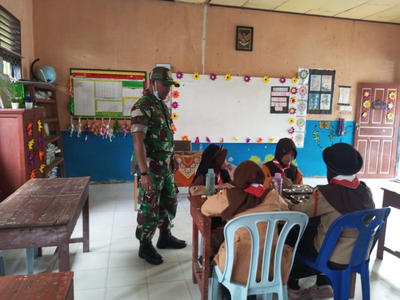 TNI Dukung Peningkatan Gizi Anak Melalui Program SPPG di Meranti