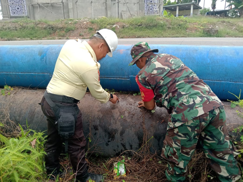 Babinsa Serka Suandi Sosialisasikan Larangan Berjualan di Sepanjang Pipa Pertamina