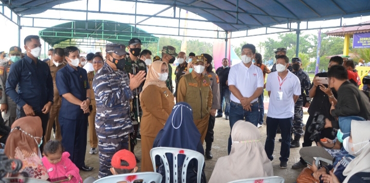 HUT TNI AL Ke-76 Lanal Dumai Gelar Vaksin Covid-19 di Pulau Terluar Provinsi Riau