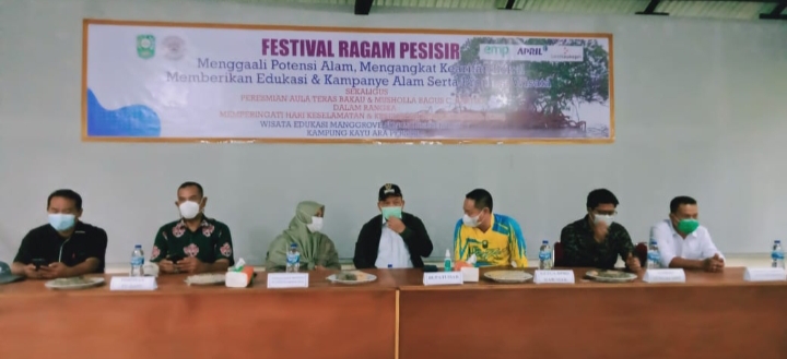 Sempena Bulan K3N, EMP PT. ITA Lakukan Penanaman Ratusan Mangrove dan Bagi Ratusan Masker