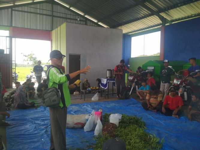 Pelatihan Pembuatan Pupuk Kompos Di bank Sampah Kelurahan Tambahrejo Blora 