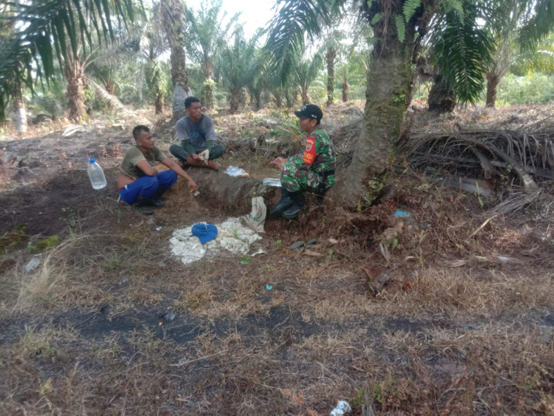 Patroli Babinsa: Warga Mundam Dihimbau Tidak Membakar Lahan
