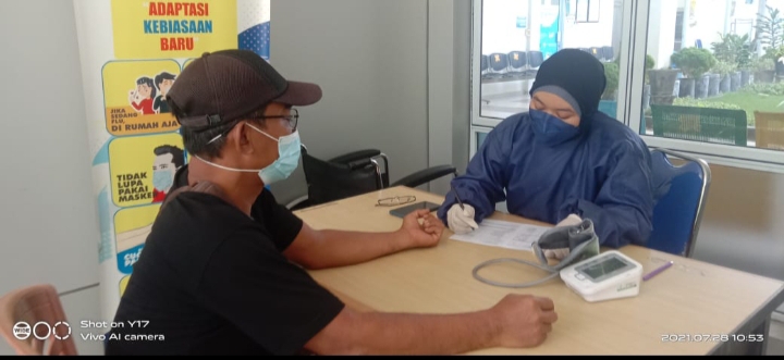 Dukung Program Pemerintah, Wartawan Lineperistiwa.com Koordinator Batam Ikut Vaksinasi