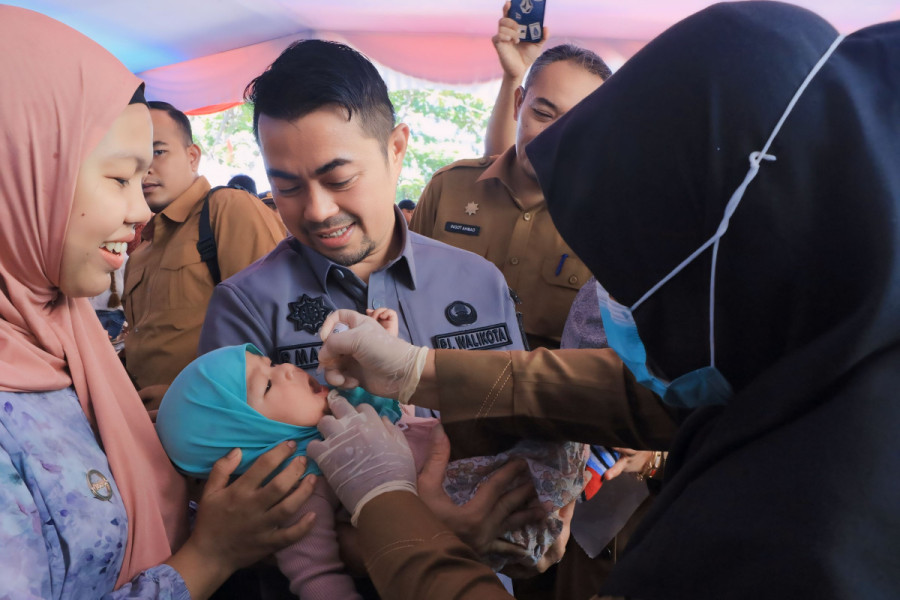 Pj Wali Kota Pekanbaru Risnandar Mahiwa Membuka Pencanangan Serentak PIN Polio 2024