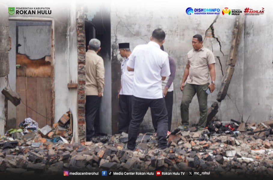 Gerak Cepat Bupati Anton Membasuh Luka Korban Kebakaran di Lenggopan