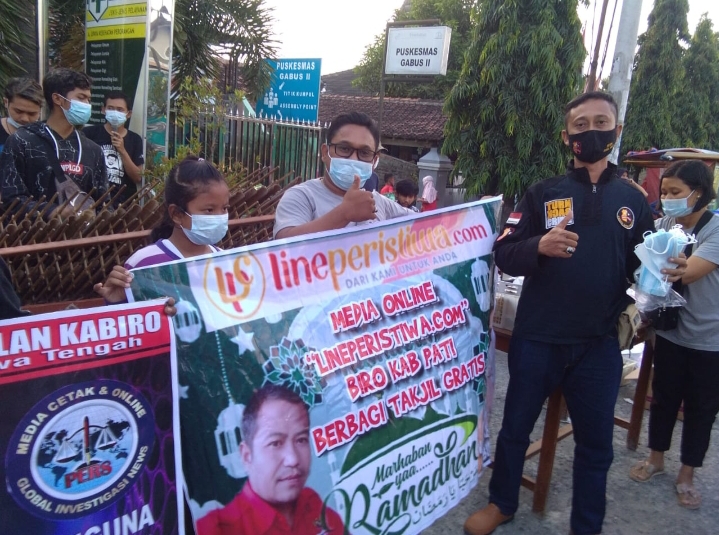 Biro Media Lineperistiwa Kabupaten Pati Bersama Karang Taruna Berbagi Takjil Dan Masker Gratis