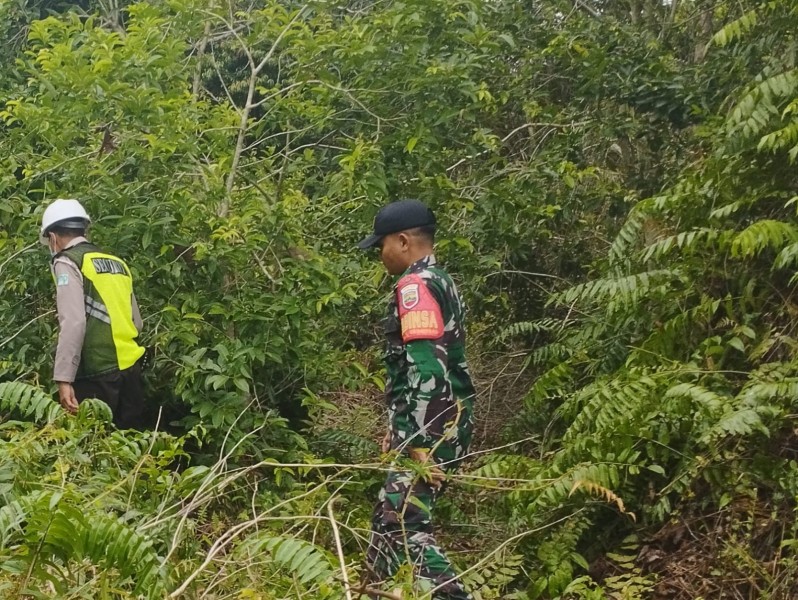 Babinsa dan Warga Tasik Putri Puyu Bersatu Hadapi Ancaman Karhutla