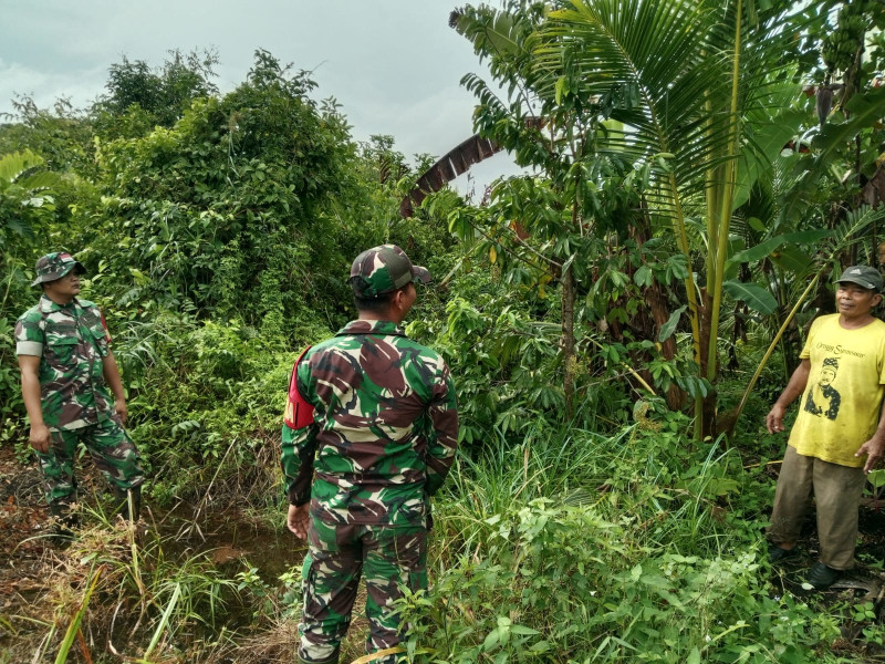 Babinsa Ajak Warga Desa Selat Akar Aktif Cegah Karhutla