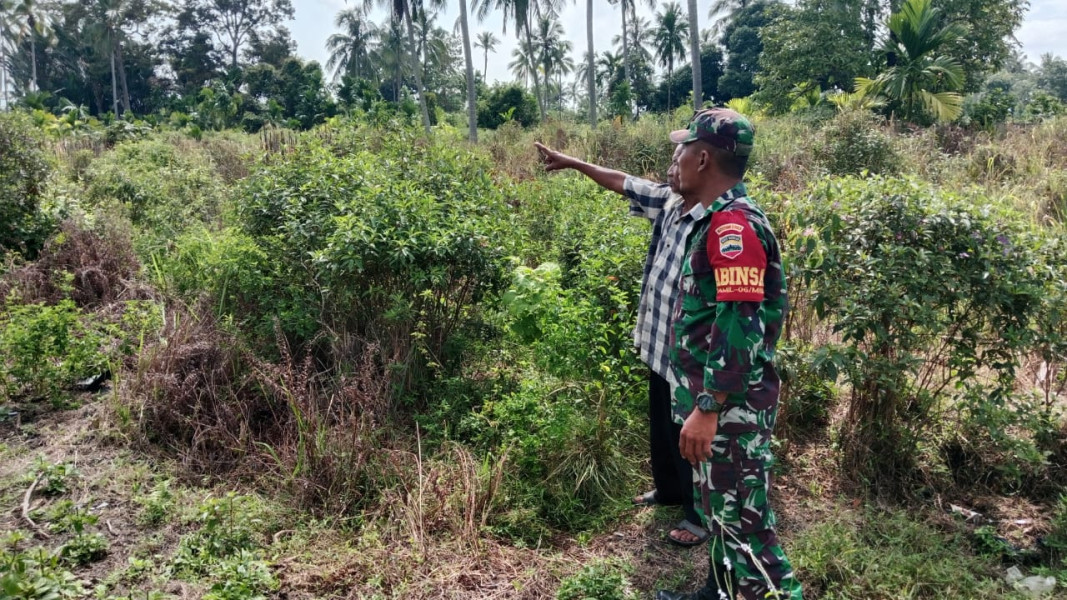Dua Personil Koramil 06 Merbau Semangat Laksanakan Sosialisasi Pencegahan Karhutla