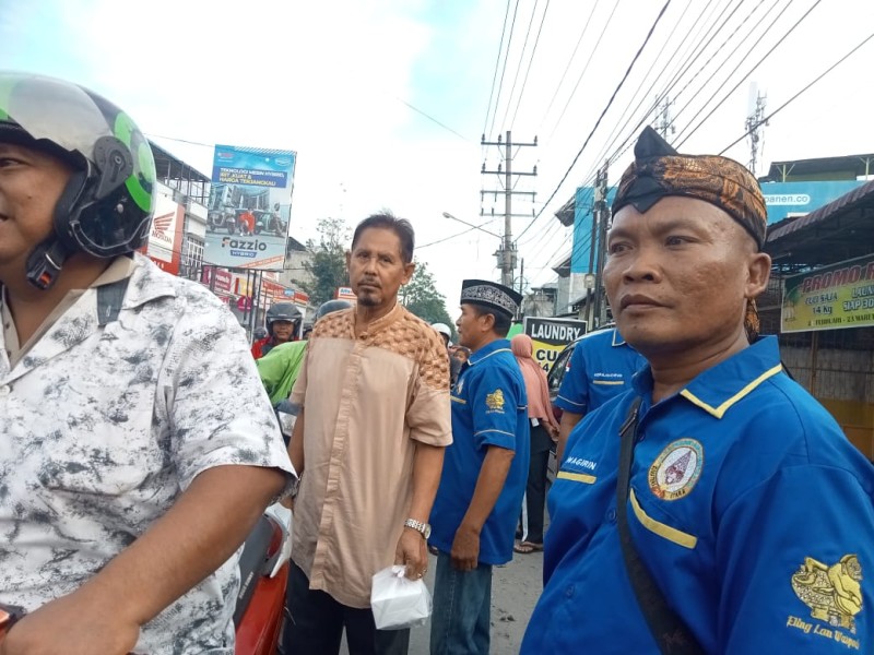 Pengurus DPW JPB Sumut dan Anggota Berbagi Takjil Bersama Jelang Berbuka Puasa