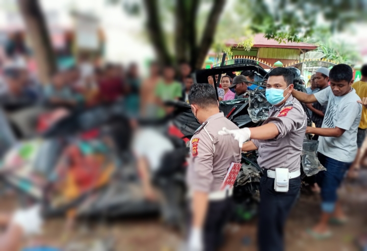 Mobil Bus Hino Family Raya VS Mobil Carry Pick Up, 3 Orang Tewas Ditempat