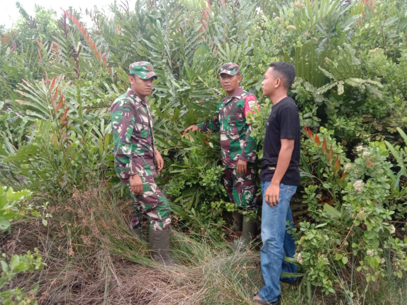 Masyarakat Desa Tanjung Padang Dukung Patroli Karhutla Babinsa Merbau