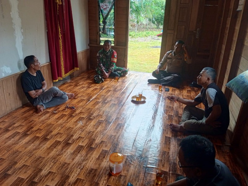 Babinsa Koramil 06/Merbau Pererat Kebersamaan Warga Kampung Pancasila