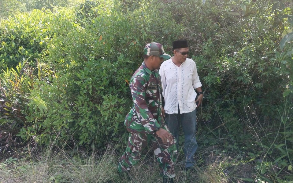 Cegah Karhutla, Babinsa Koramil 06/Merbau Intensifkan Patroli dan Sosialisasi di Desa Mekar Sari