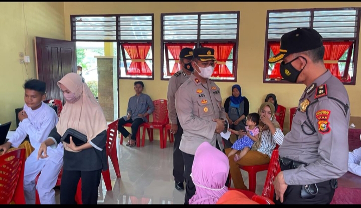 Waka Polres Rokan Hulu Monitoring Dan Kontrol Jalannya Vaksinasi Anak di SDN 003 Ujung Batu