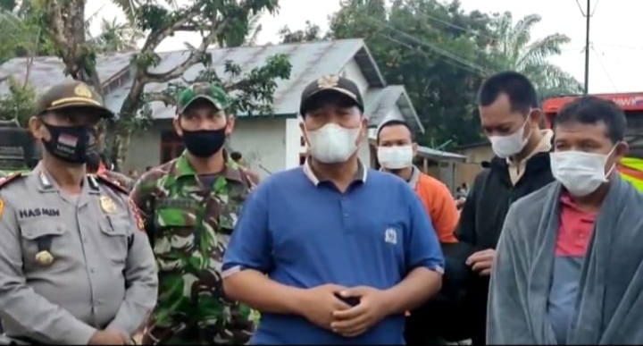 Kabag Ops Polres Rohul Gandeng Camat Rambah Monitoring Kondisi Banjir Di Desa Rambah Tengah Hulu