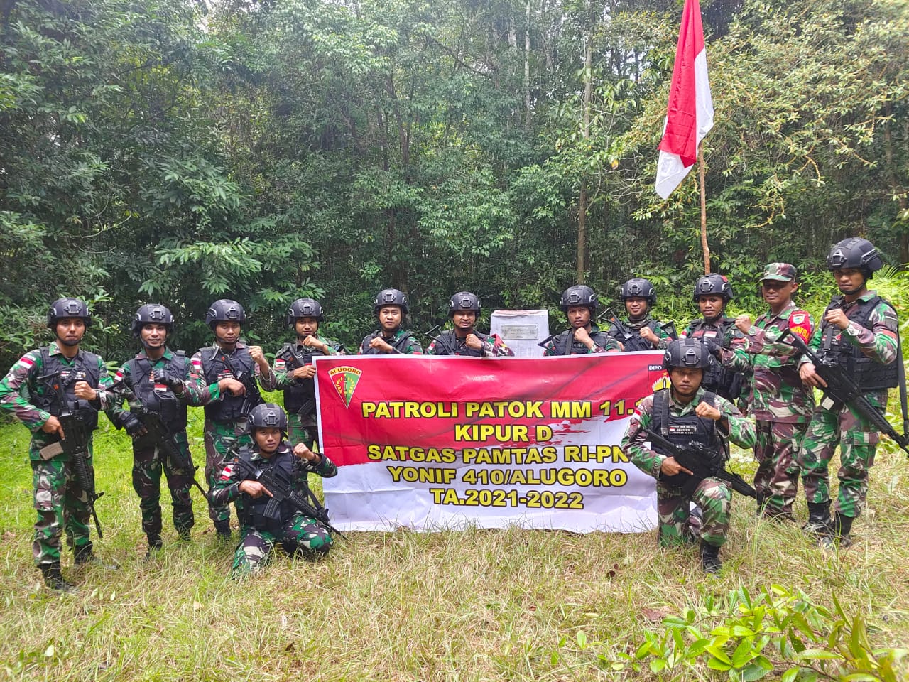Satgas TNI Patroli Patok Batas di Perbatasan RI-PNG