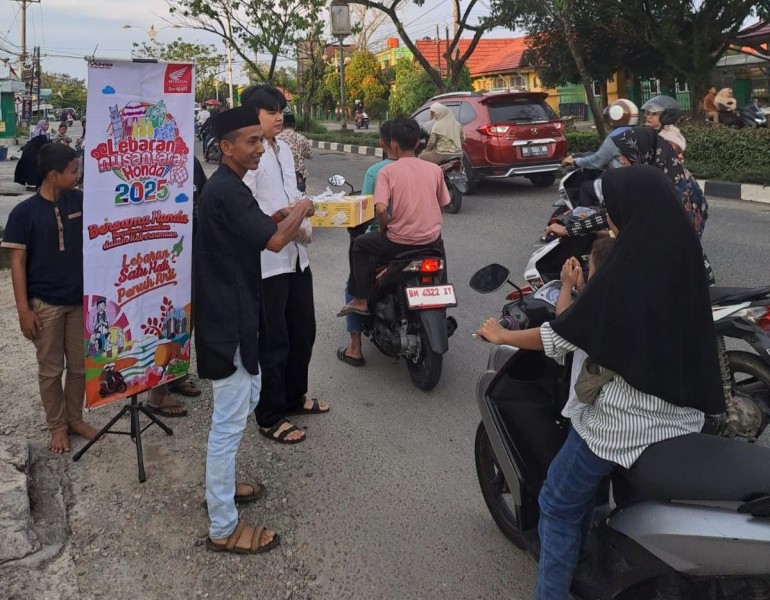 Dealer Honda CV Kharisma Jaya Gelar Buka Puasa Bersama dan Berbagi Sembako