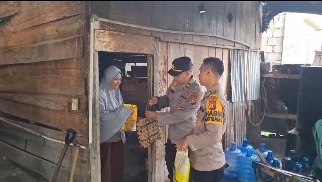 Polsek Rambah Salurkan Bantuan Sembako untuk Duafa, Ringankan Beban di Bulan Ramadhan