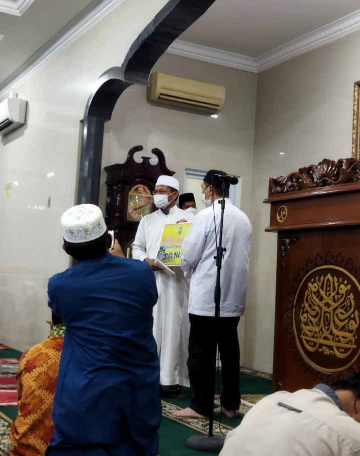 Serahkan Dana Wakaf Ke Masjid Istiqomah, Gubri Ingatkan Tetap Terapkan Prokes 3 M