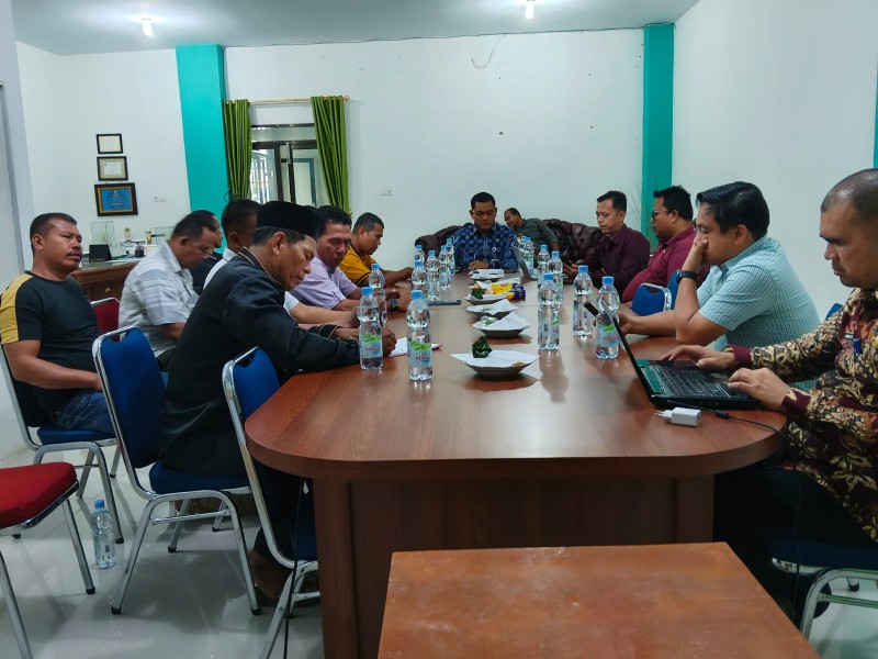 Warga Desa Teluk Aur Audiensi dengan DLH Rohul, Desak Pencabutan Pipa Limbah dan Normalisasi Sungai Siabu