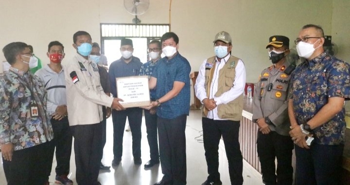 Bupati Siak Serahkan 3.000 Pcs Masker Dari PT Sumatra Global Energi