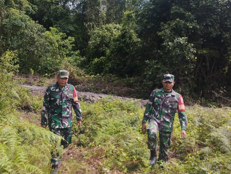 Babinsa Imbau Warga Teluk Ketapang Waspada Potensi Karhutla
