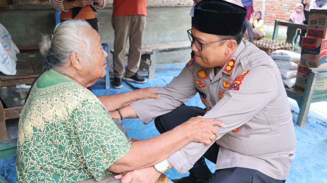 Kapolres Langkat Tunjukkan Kepedulian Terhadap Lansia di Secanggang, Humanisme Polri Hadir di Tengah Masyarakat