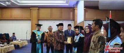 Tingkatkan Kualitas Lansia, Sekolah Lansia Melati Rohul Wisuda 24 Siswa