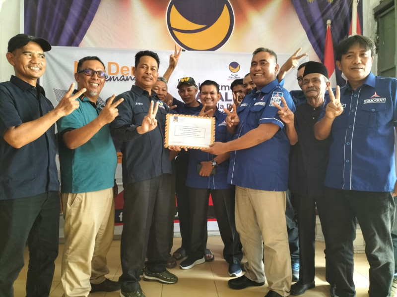 Cahyo Ambil Formulir Penjaringan Balon Pilkada Dumai Di Kantor Nasdem
