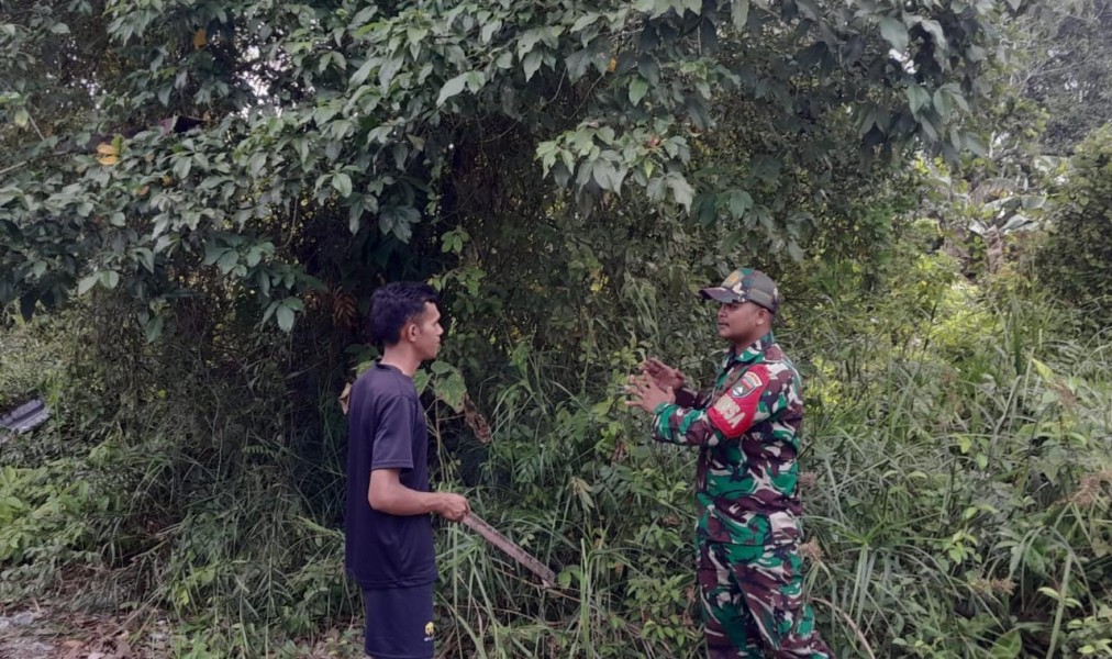 Patroli Karhutla di Desa Tanjung Padang Berjalan Aman, Babinsa Pastikan Tak Ada Titik Api