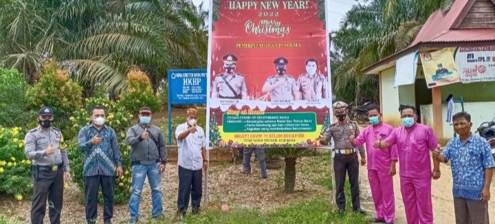 Sambut Natal Dan Tahun Baru, Pemdes Puo Raya Pasang Baliho Himbauan Tentang Prokes Covid-19