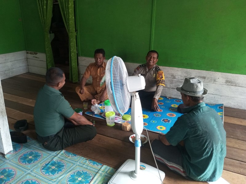 Babinsa Koramil 06/Merbau Gelar Komsos di Kampung Pancasila, Sampaikan Ini ke Masyarakat