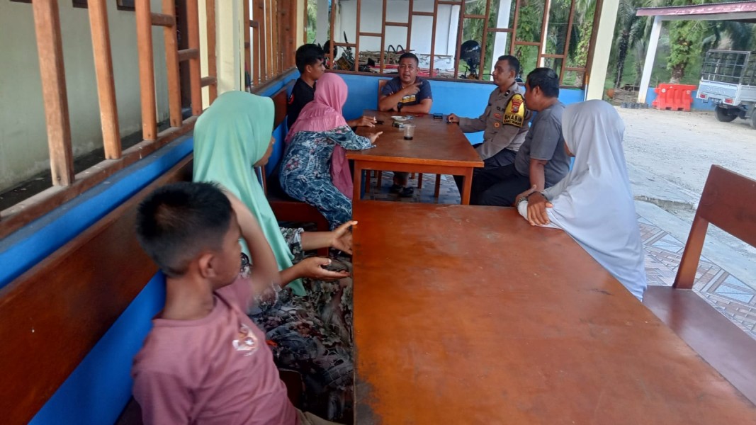 Polsek Rambah Hilir Gelar “Jum’at Curhat” Bersama Warga, Dengarkan Aspirasi dan Perkuat Harkamtibmas