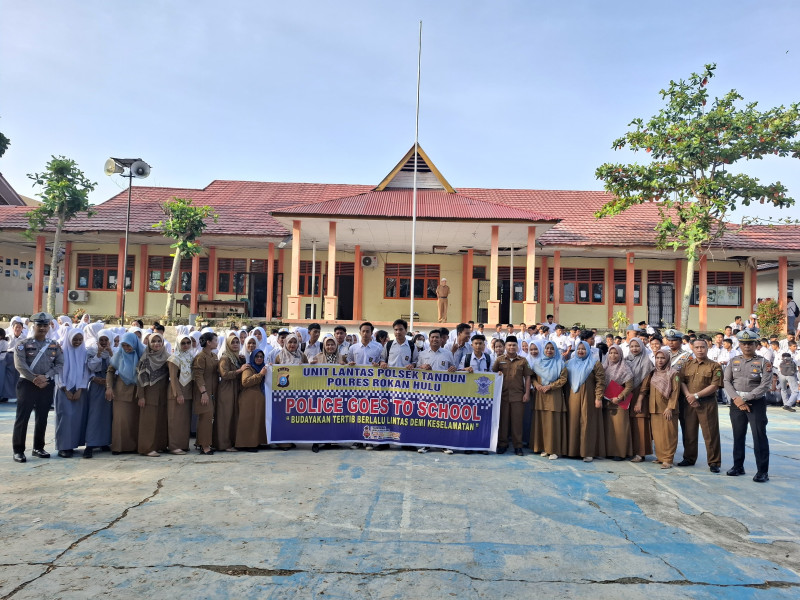 Satlantas Polres Rokan Hulu Edukasi Keselamatan Berkendara di SMKN 1 Tandun