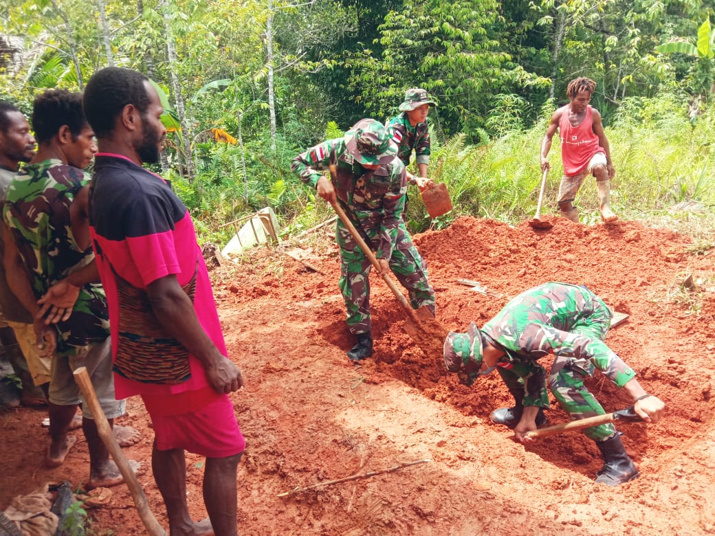 Satgas Yonif 410/Alugoro Bantu Masyarakat Dalam Pelaksanaan Kegiatan Pemakaman di Papua