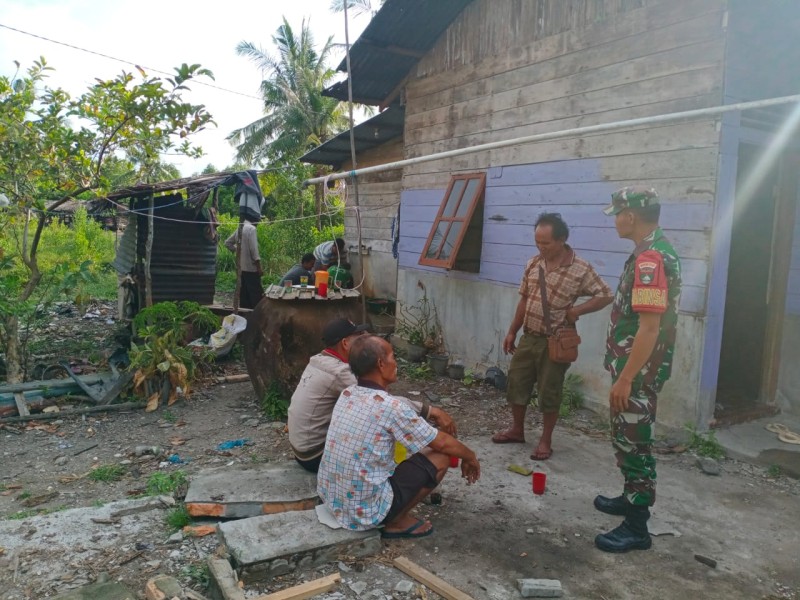 Manfaatkan Akhir Pekan, Serda C.J. Silalahi Pererat Silaturahmi Bersama Warga di Kampung Pancasila