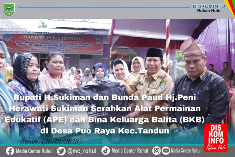 Tingkatkan Kreativitas Anak, Bupati dan Bunda PAUD Rohul Serahkan APE BKB Kit di Desa Puo Raya