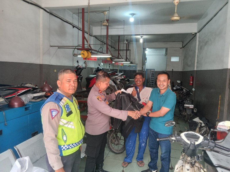 Polres Pelabuhan Belawan Berikan Service Motor Gratis bagi Warga Terdampak Banjir