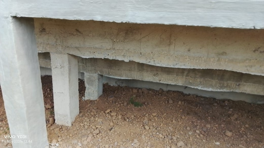 Usai Dibangun, Tiang Tribun Penonton Lapangan Bola Pagaran Tapah Sudah Retak