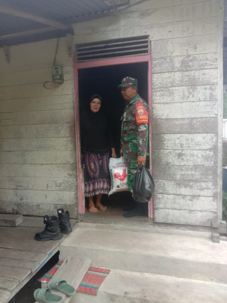Serda Cerzakatno Kunjungi Rumah Rosnah, Bantu Sembako dan Berikan Dukungan