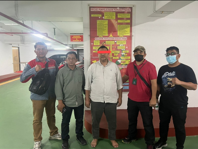 Satgas SIRI Jamintel Kejagung RI Bersama Jamintel Kejati Riau Berhasil Amankan Sudirman J Setelah Buron 3 Tahun