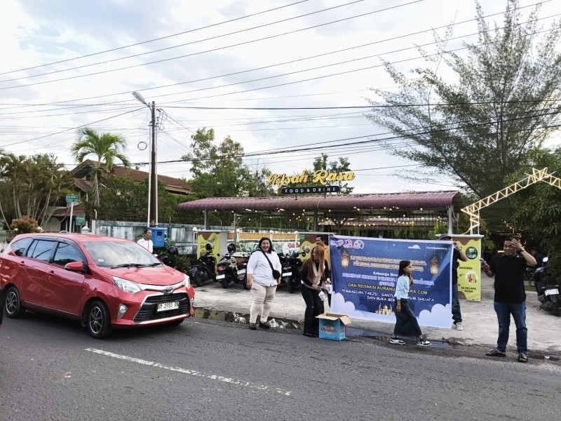 Kepedulian di Bulan Suci, FSPMI Dumai Turun ke Jalan Bagikan Takjil dan Bantuan Sosial