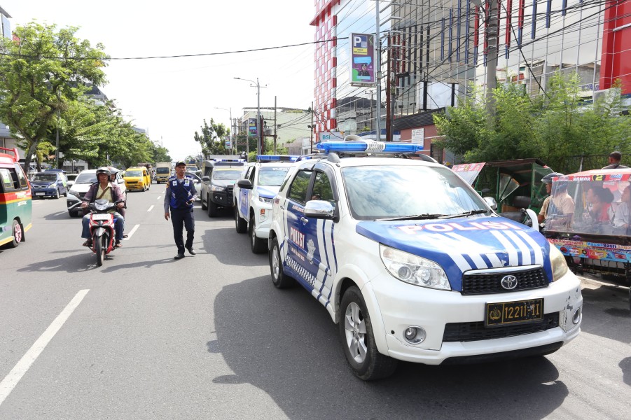 Patroli Gabungan Ditlantas Polda Sumut, Dishub Serta Satpol PP Kota Medan Tertibkan Parkir Liar dan PKL di Badan Jalan